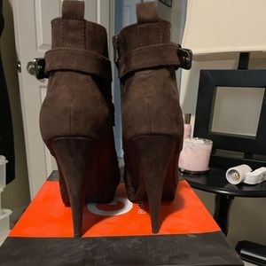 Guess dark down suede boots size 7.5 and 3 1/2 inch heel